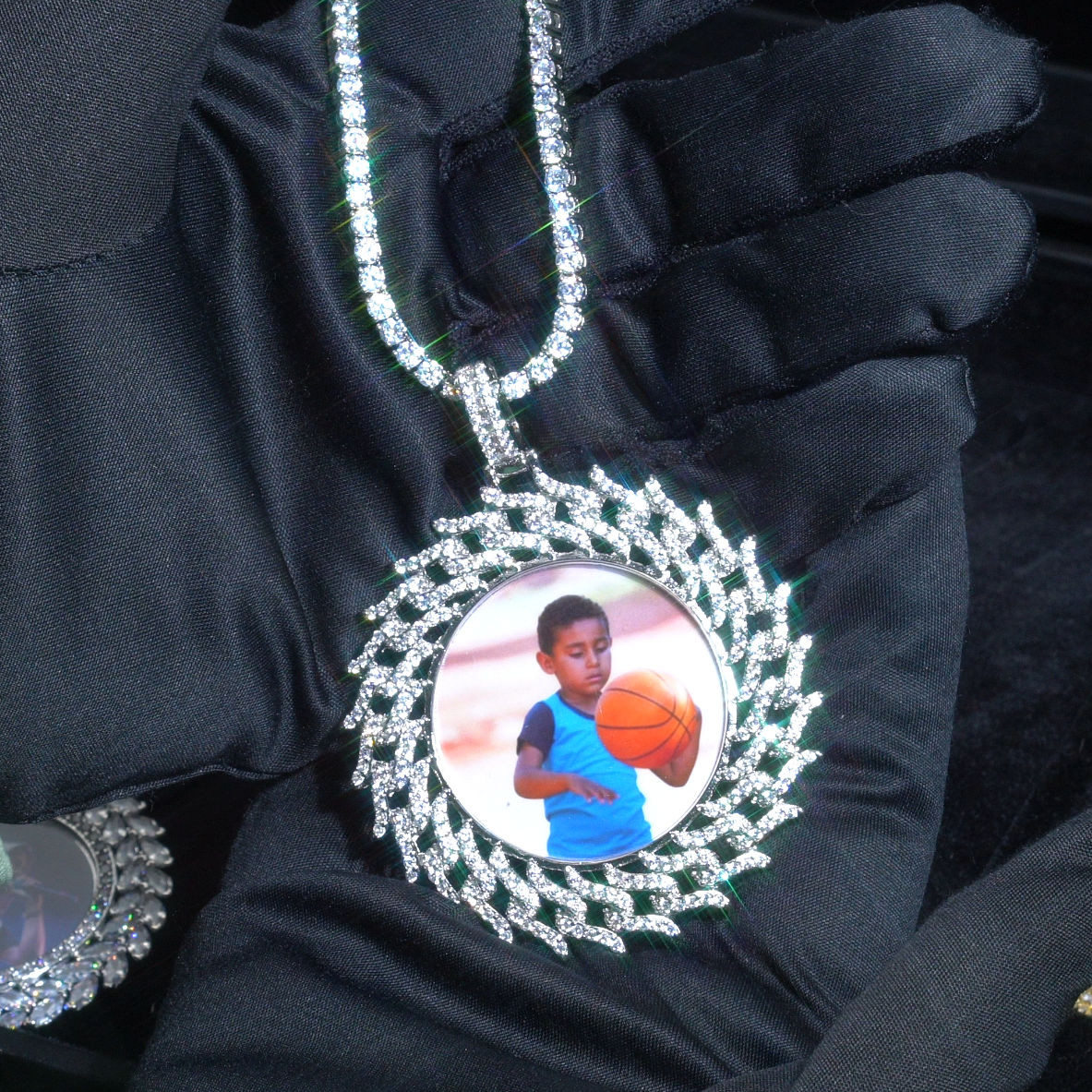 Single-Row Diamond Thorns Custom Photo Pendant